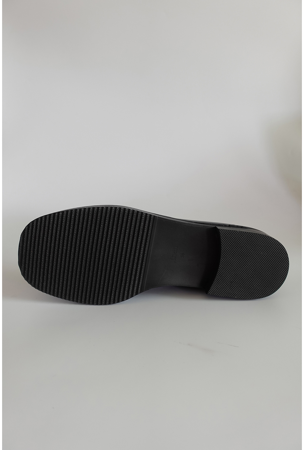 신발 차콜 색상 이미지-S14L6
